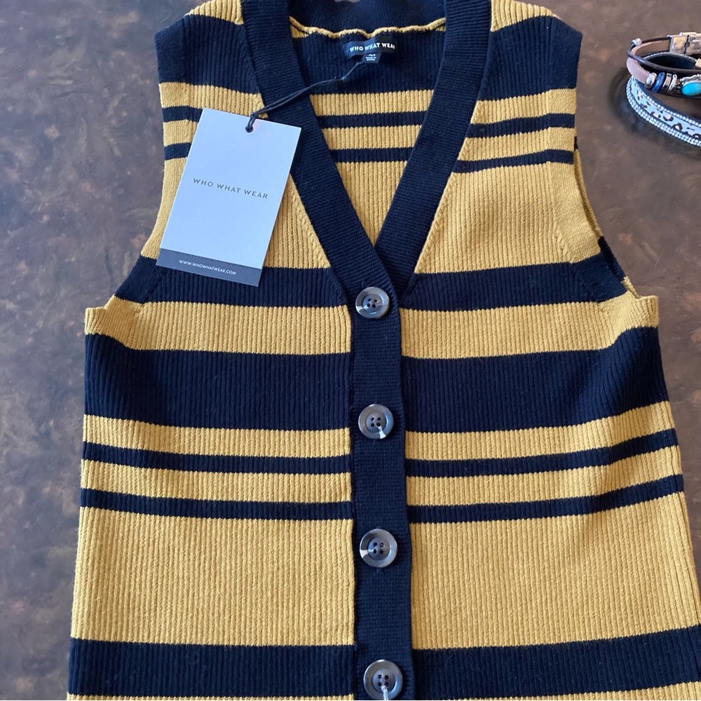 WHO WHAT WHERE Striped Sweater/Vest NEW Size Medium Lots of Stretch Button Down